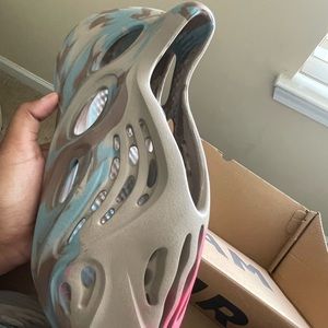 Brand new! Never worn i got a size too big.